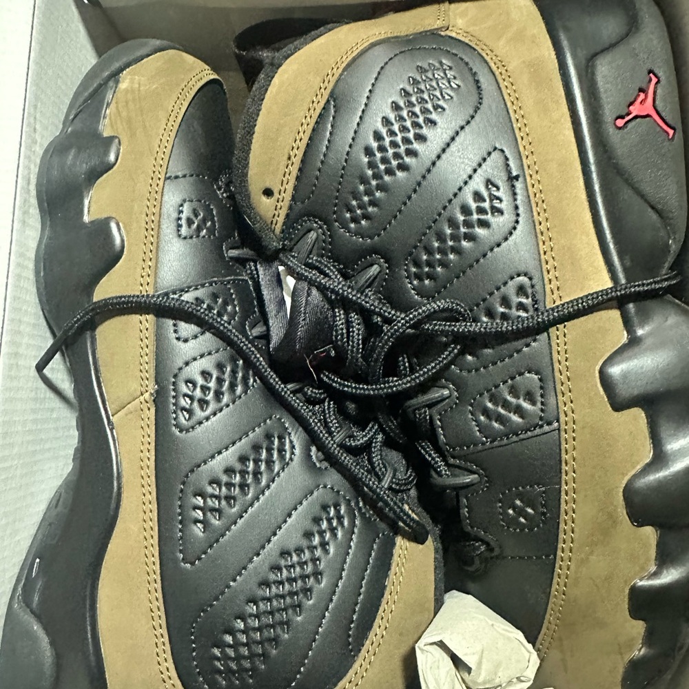Jordan Retro 9 olives size 5.5